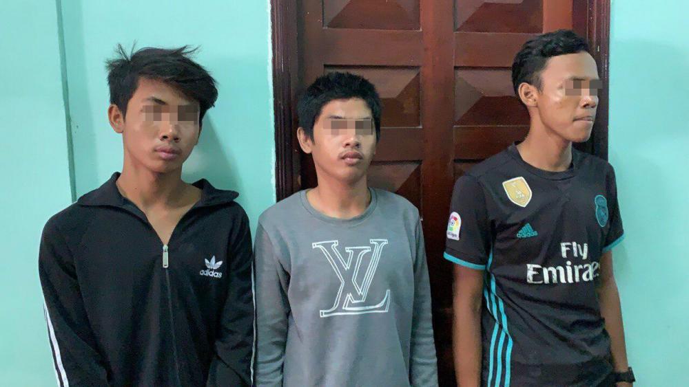 នគរបាលប៉ុស្ដិ៍កាកាបទី២ ឃាត់ខ្លួនក្រុមចោរធាក់ប្លន់យកម៉ូតូ បាន៣នាក់ និងម៉ូតូ៥គ្រឿង