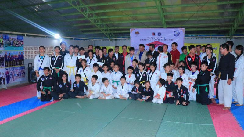 សហព័ន្ធខ្មែរកីឡាហាក់គីដូ បានរៀបចំការប្រកួតស្នៀតការពារខ្លួន ដើម្បីវាសស្ទង់សមត្ថភាពកីឡាករ កីឡាការិនី