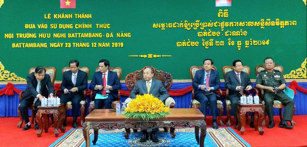 សាលសន្និសីទមិត្តភាព “បាត់ដំបង-ដាណាំង” តម្លៃ៣០ ម៉ឺនដុល្លាររបស់សាធារណរដ្ឋសង្គមនិយមវៀតណាម ត្រូវបានសម្ពោធដាក់ឲ្យដំណើរការប្រើប្រាស់ជាផ្លូវការ (មានវីដេអូ)