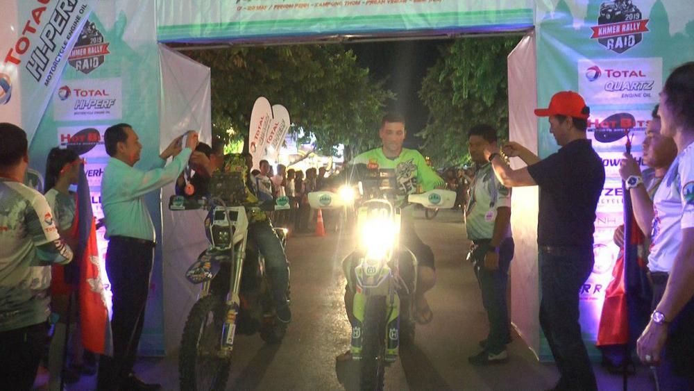 ការចូលរួមច្រើនពីកីឡាករជាតិ-អន្តរជាតិ បានធ្វើឲ្យព្រឹត្តិការណ៍ប្រណាំងរថយន្ត ឆ្លងកាត់ឧបសគ្គ Khmer Rally Raid ទទួលបានជោគជ័យ