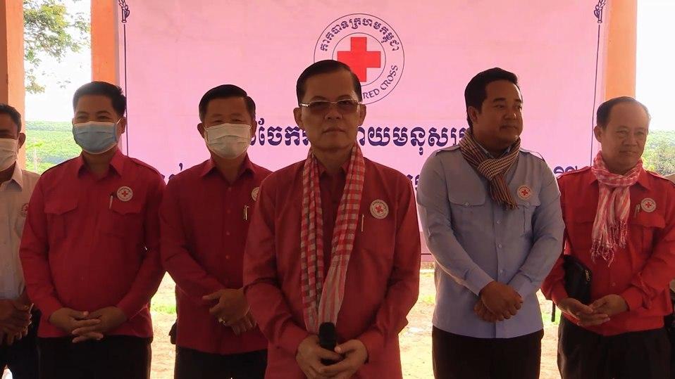 ប្រជាពលរដ្ឋងាយរងគ្រោះ និងទីទ័លក្នុងជីវភាពរស់នៅ ប្រមាណ៥០គ្រួសារ ទទួលបានអំណោយមនុស្សធម៌ ពីប្រធានកាកបាទក្រហមកម្ពុជា សម្តេចកិត្តិព្រឹទ្ធបណ្ឌិត ប៊ុន រ៉ានី ហ៊ុន សែន តាមរយៈអាជ្ញាធរខេត្តរតនគិរី