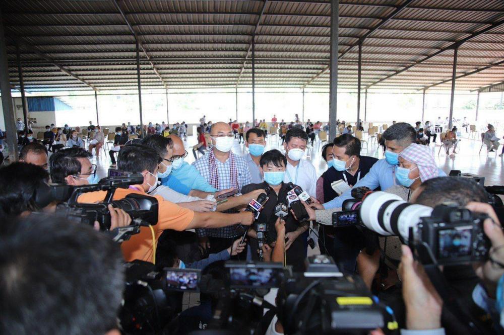 កម្មករ២នាក់ ដែលទើបត្រឡប់មកពីស្រុកកំណើតក្នុងឳកាសបុណ្យចូលឆ្នាំ ត្រូវបានយកសំណាកទៅត្រួតពិនិត្យក្រោយមានរោគសញ្ញាសង្ស័យជំងឺកូវីដ