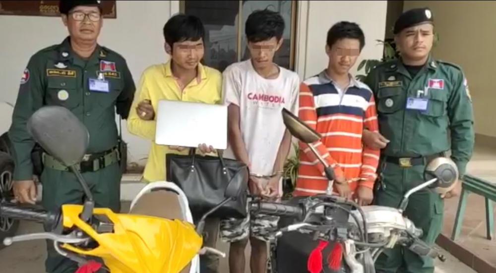 ជនសង្ស័យ៣នាក់ ពាក់ព័ន្ធ ករណី ឆក់កាបូបជនជាតិជប៉ុន ត្រូវសមត្ថកិច្ចប៉ុស្ដិ៍ភ្នំពេញថ្មី ចាប់ឃុំខ្លួន