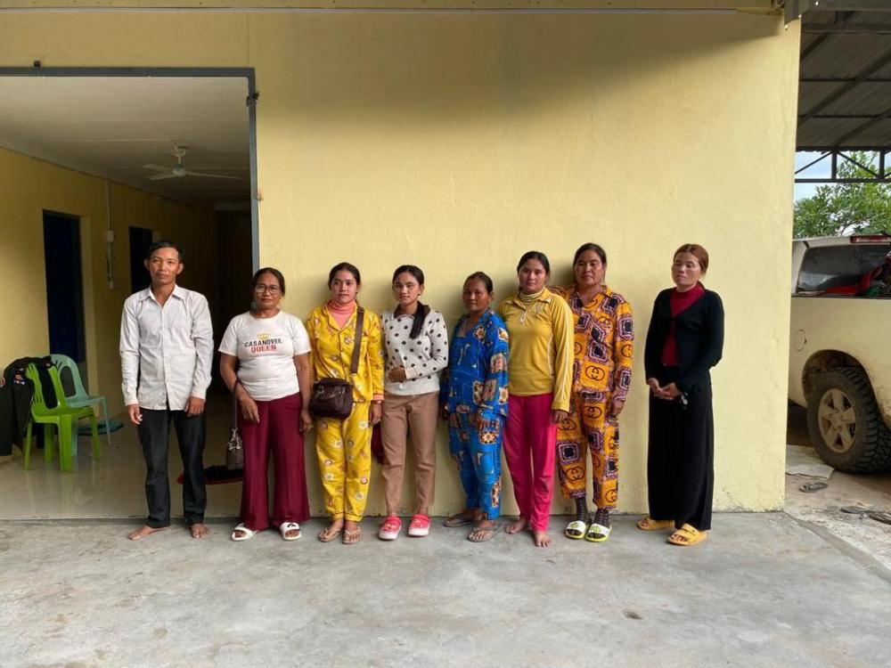 មនុស្ស ប្រុស ស្រី ៨នាក់ត្រូវបានឃាត់ខ្លួនដោយសារប្រព្រឹត្តល្បែងស៊ីសង