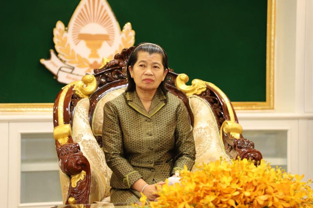 លោកជំទាវកិត្តិសង្គហបណ្ឌិត ម៉ែន សំអន កោតសសើរចំពោះ លោក ប៉ិច បូឡែន ដែលបានផ្តួចផ្តើមគំនិតបង្កើតសមាគមសហព័ន្ធអប់រំ ដើម្បីជួយអភិវឌ្ឍន៍វិស័យអប់រំ នៅកម្ពុជា