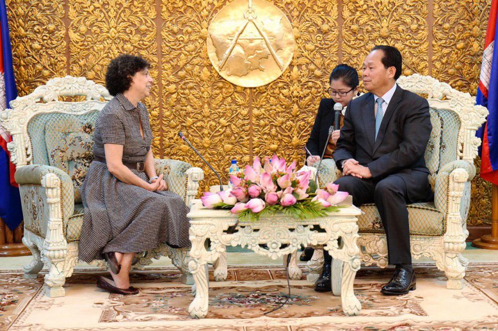 ឯកឧត្តមឧបនាយរដ្ឋមន្ត្រី ជា សុផារ៉ា អនុញ្ញាតឱ្យឯអគ្គរដ្ឋទូតសមាគមន៍អឺរ៉ុប ប្រចាំកម្ពុជាចូលជួបសម្ដែងការគួរសម និងពិភាក្សាការងារ