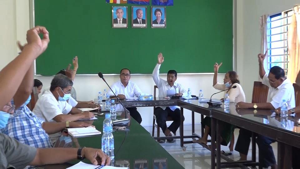 ក្រុមការងារចុះជួយសង្កាត់កោះដាច់ ខណ្ឌជ្រោយចង្វារ បានពិនិត្យបញ្ចប់អត្តសញ្ញាណកម្មគ្រួសាររងផលប៉ះពាល់ដោយសារកូវីដ-១៩
