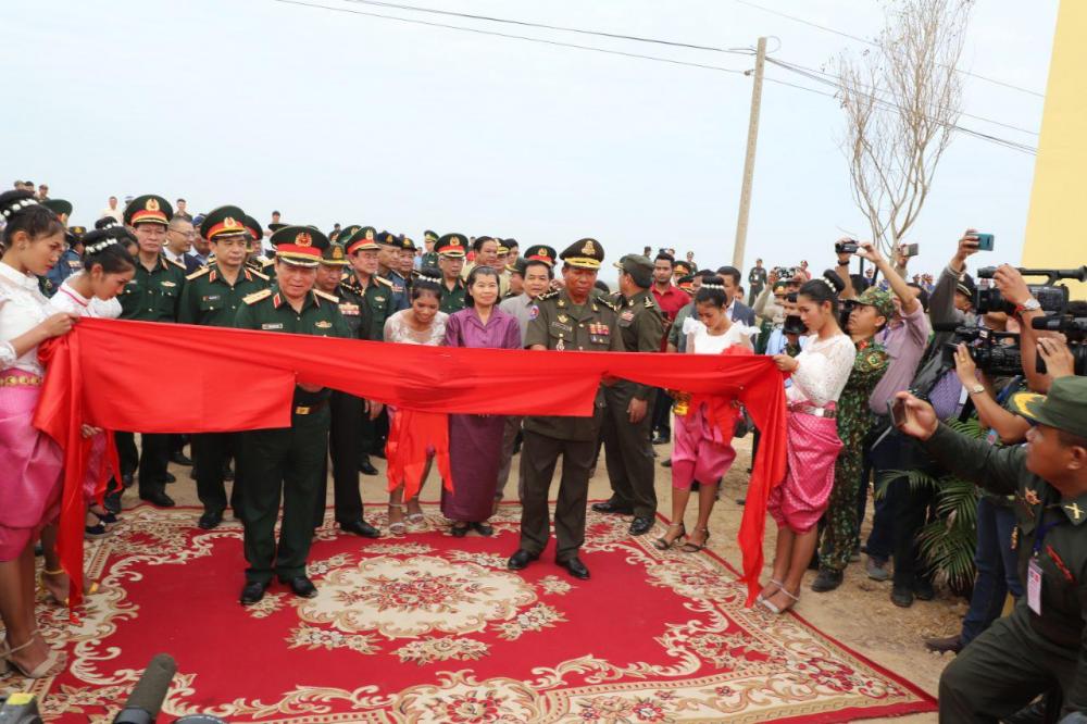 សម្តេចពិជ័យសេនា ទៀ បាញ់៖ ធ្វើលំហាត់សង្គ្រោះគ្រោះមហន្តរាយរួមគ្នា តាមព្រំដែនគោក រវាងច្រកព្រំដែន កម្ពុជា-វៀតណាម នឹងរួមចំណែករក្សាសន្តិភាព និងការអភិវឌ្ឍ