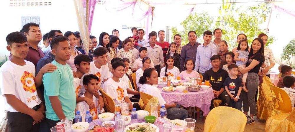 អាជ្ញាធរខេត្តសៀមរាប បានចុះជួបសួរសុខទុក្ខសំណេះសំណាលកុមារកំព្រាចំនួន៣៨នាក់ នៅមជ្ឈមណ្ឌលកុមារកំព្រាខេត្តសៀមរាប