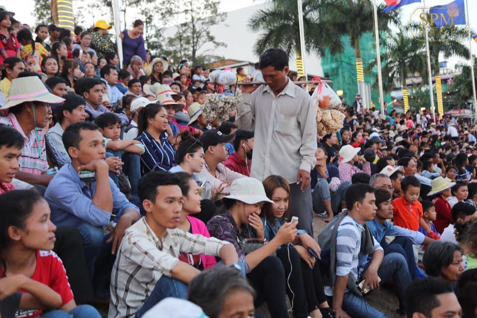 រាជរដ្ឋាភិបាលកម្ពុជា អំពាវនាវដល់ប្រជាពលរដ្ឋថតរូបភាពស្អាតៗអំពីព្រះរាជពិធីបុណ្យអុំទូក និងសកម្មភាពសប្បាយរីករាយ ដើម្បីទាក់ទាញទេសចរបរទេស ឲ្យមកទស្សនាកម្ពុជា