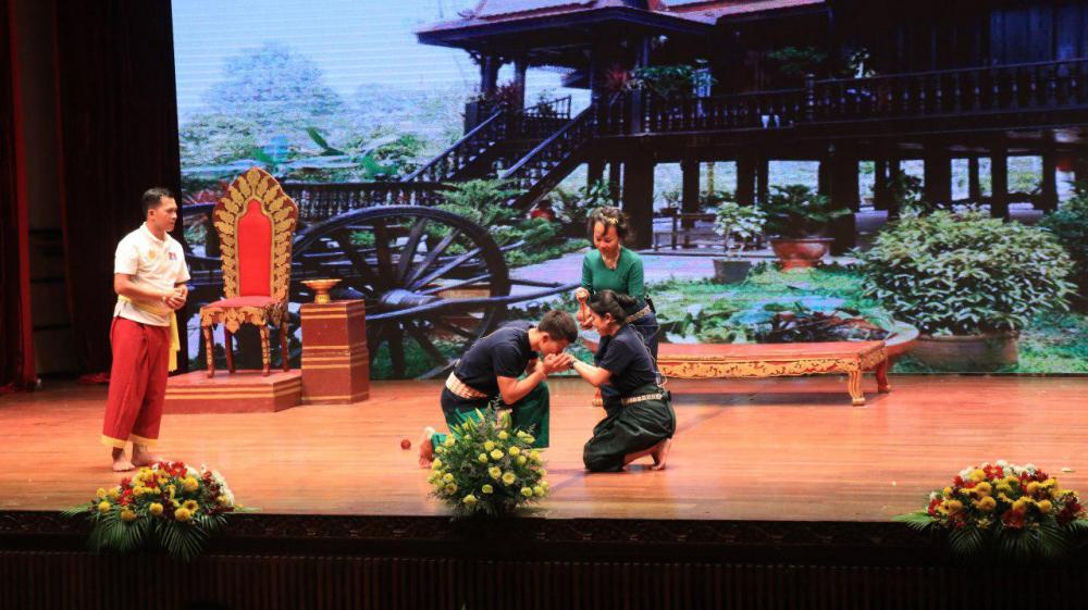 ទស្សនីយភាពល្ខោនរឿង «ទុំទាវ» លើកយកមកសម្តែងដើម្បីលើកស្ទួយអក្សរសិល្ប៍ខ្មែរឲ្យមានប្រជាប្រិយភាពកាន់តែខ្លាំងឡើង