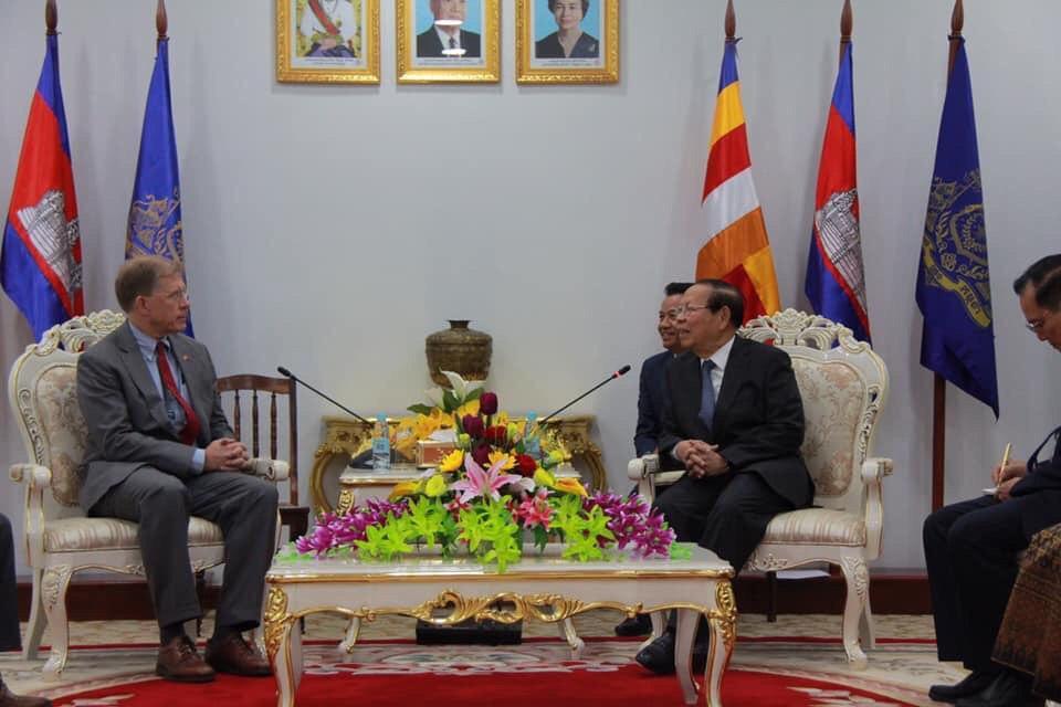 ឯកឧត្តមកិត្តិសេដ្ឋាបណ្ឌិត ឆាយ ថន ទទួលជួប H.E. W. Patrick Murphy ឯកអគ្គរដ្ឋទូតសហរដ្ឋអាមេរិកថ្មីប្រចាំព្រះរាជាណាចក្រកម្ពុជា ដើម្បីសម្តែងការគួរសម និងពិភាក្សាការងារនាទីស្តីការក្រសួងផែនការ