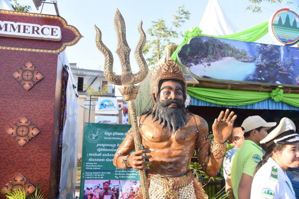 ស្តេចសមុទ្រនិងទេពមច្ឆាចូលរួមផ្សព្វផ្សាយបរិស្ថានក្នុងបុណ្យសមុទ្រឆ្នាំ២០១៩នៅខេត្តកំពត