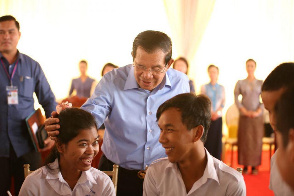 ក្រសួងអប់រំ នឹងចាប់ផ្ដើមគ្រប់គ្រងសាលាកុមារពិការគថ្លង់ នៅឆ្នាំ២០១៩ ខណៈសម្ដេច តេជោ ហ៊ុន សែន ប្រកាសថា នៅតែបន្តឧបត្ថម្ភដដែល