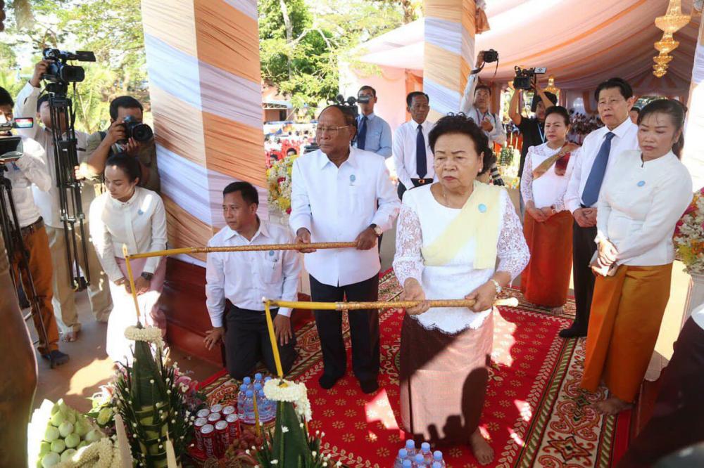 សម្តេចអគ្គមហាពញាចក្រីហេងសំរិននិងលោកជំទាវអញ្ជើញជាធអធិបតីក្នុងពិធីសែនក្រុងពាលីនិងសូត្រមន្តនៅបរិវេណវិមាន២ធ្នូ