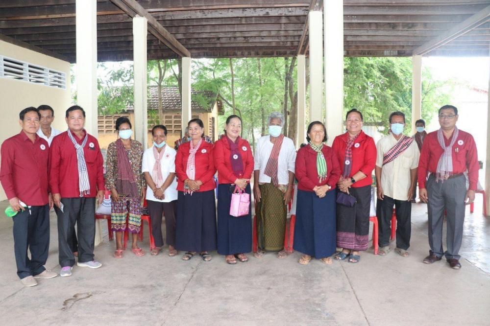 លោក ជំទាវ ដួង វណ្ណា បានបន្តនាំយកអំណោយមនុស្សធម៌ របស់សម្តេចកិត្តិព្រឹទ្ធបណ្ឌិត ប៊ុន រ៉ានី ហ៊ុនសែន ប្រធានកាកបាទក្រហមកម្ពុជា ជូនដល់គ្រួសារងាយរងគ្រោះ សរុបចំនួន ១៤ គ្រួសារ ក្នុងស្រុកកំពង់រោទិ៍
