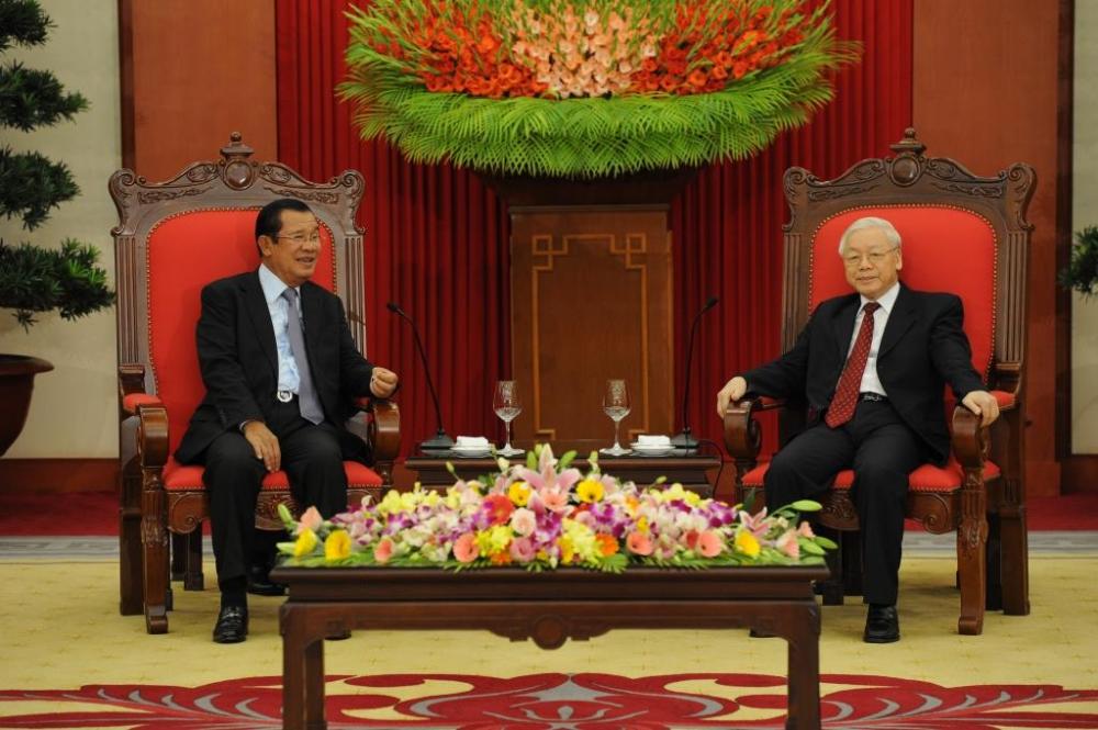 សម្តេចតេជោ ហ៊ុន សែន អញ្ជើញជួបសម្តែងការគួរសមជាមួយប្រធានរដ្ឋវៀតណាម
