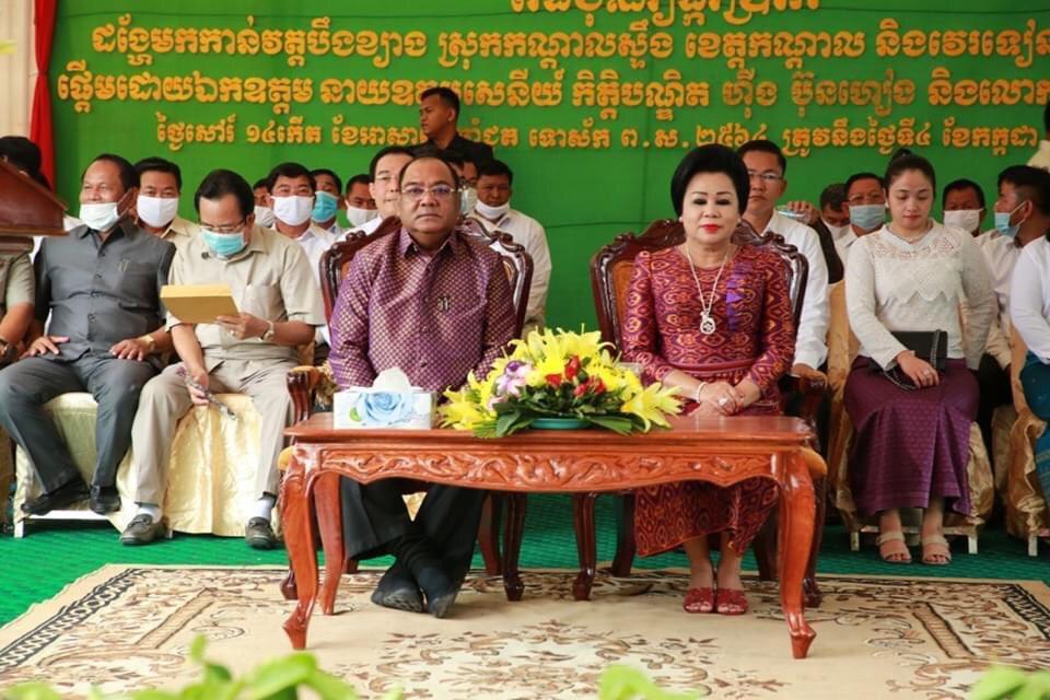 ឯកឧត្តម កិត្តិបណ្ឌិត ហ៊ីង ប៊ុនហៀង ៖ សមិទ្ធផលនានាទាំងវិស័យពុទ្ធចក្រនិងអាណាចក្រកើតឡើងនិងរីកចម្រើននាបច្ចុប្បន្ននេះដោយសារការដឹកនាំដ៍ត្រឹមត្រូវរបស់សម្ដេចតេជោហ៊ុនសែនដែលមានគុណធម៌ឈរលើគោលនយោបាយច្បាស់លាស់របស់គណៈបក្សប្រជាជនកម្ពុជាធ្វើឱ្យប្រទេសយើងមានសុខសន្តិភាពពេញលេញនៅទូទាំងប្រទេស