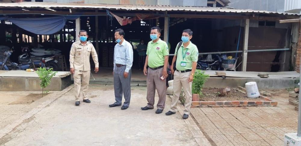 គណៈកម្មការចម្រុះខណ្ឌច្បារអំពៅចុះពិនិត្យកសិដ្ឋានចិញ្ចឹមមាន ដែលជះក្លិនស្អុយដល់អ្នកជិតខាង