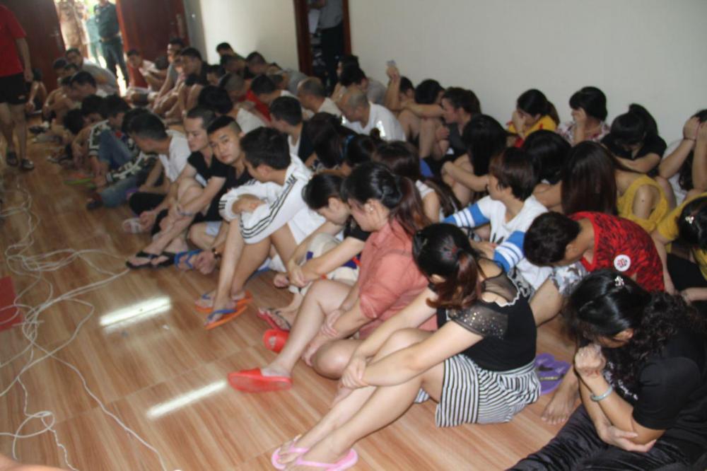 ក្រុមសង្គមងងឹតចិនជាង២០០នាក់ ត្រូវបានសមត្ថកិច្ចបង្ក្រាប និងចាប់ខ្លួនបាននៅខេត្តតាកែវ