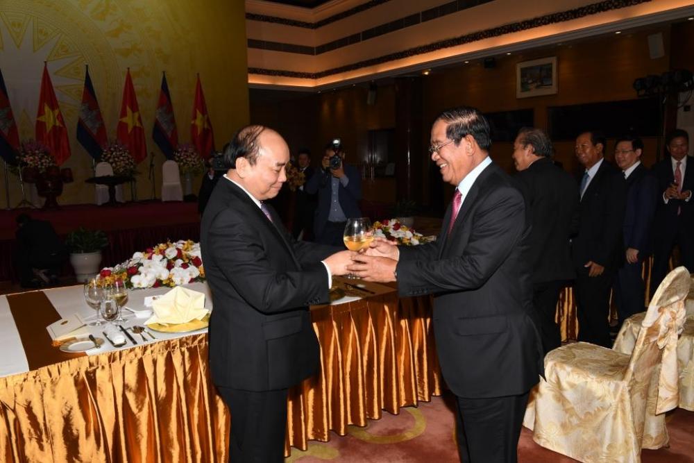 ឯកឧត្តមនាយករដ្ឋមន្រ្តីប្រទេសវៀតណាម​រៀបចំពិធីលៀងសាយភោជន៍​ជាកិត្តិយសដ៏ខ្ពង់ខ្ពស់ជូនចំពោះសម្តេចតេជោ នាយករដ្ឋមន្រ្តី នៃព្រះរាជាណាចក្រកម្ពុជា និងគណៈប្រតិភូកម្ពុជាក្នុងឱកាសបំពេញទស្សនកិច្ចផ្លូវការនៅប្រទេសវៀតណាម