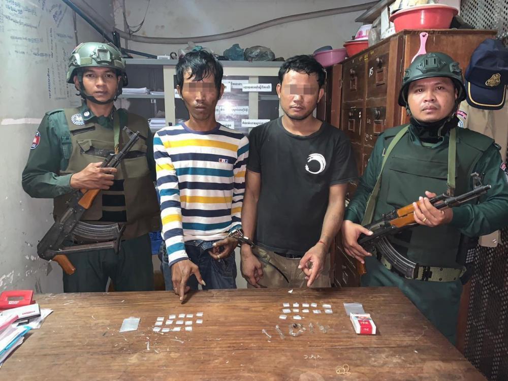 កម្លាំងអន្តរាគមន៍ខណ្ឌមានជ័យសហការជាមួយនគរបាលប៉ុស្ដិ៍ចាក់អង្រែលើ ឃាត់ខ្លួនជនសង្ស័យចំនួន០២នាក់ ពីបទជួញដូរគ្រឿញៀន