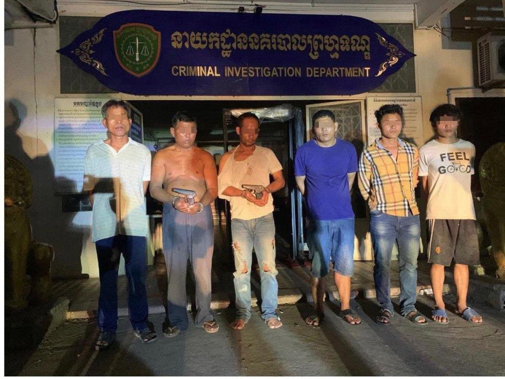 ក្រុមចោរប្លន់ប្រដាប់អាវុធ និងជួញដូរថ្នាំញៀន៦នាក់ រួមនឹងកាំភ្លើង២ដើម ត្រូវកម្លាំងព្រហ្មទណ្ឌ ក្រសួងមហាផ្ទៃ បង្ក្រាបបាន