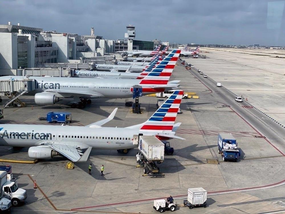 ក្រុមហ៊ុនអាកាសចរណ៍ American Airlines និង United Airlines រាយការណ៍ពីការខាតបង់ប្រាក់ចំណូលដ៏ធ្ងន់ធ្ងរ បង្កឡើងដោយជម្ងឺ COVID-19
