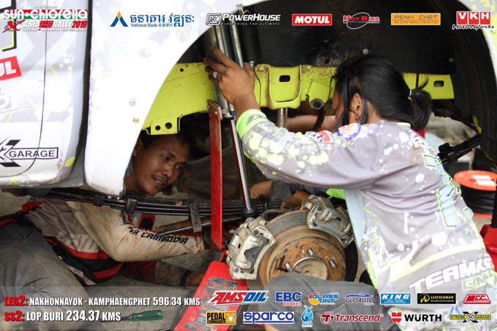 គ្រឿងបន្លាស់ ប្រព័ន្ធភ្លើង និងសម្ភារជួសជុលផ្សេងៗទៀត មិនមែនជាបញ្ហានោះទេ ប៉ុន្តែស្ថានភាពផ្លូវបានធ្វើរថយន្តរងការខូចខាតខ្លាំង មិនអាចបន្តការប្រណាំង ក្នុងថ្ងៃទី២ បាន