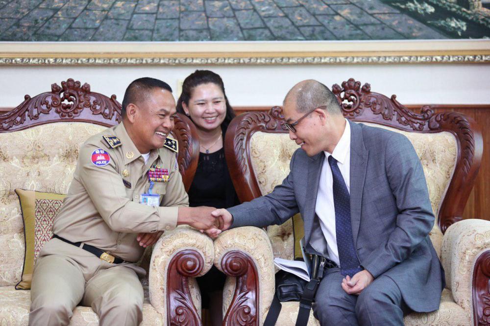 ឯកឧត្តម ឧត្តមសេនីយ៍ឯក ស ថេត បានអនុញ្ញាតឱ្យប្រតិភូនគរបាលទីក្រុងសៀងហៃ នៃសាធារណរដ្ឋប្រជាមានិតចិនអញ្ជើញជួបពិភាក្សាការងារ ពង្រឹងកិច្ចសហប្រតិបត្តិការសន្តិសុខ