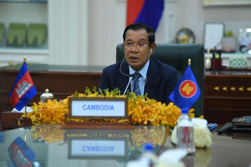 ដើម្បីរួមដៃគ្នាប្រយុទ្ធនឹងជំងឺកូវីដ-១៩ សម្តេចតេជោ ហ៊ុន សែន នាយករដ្ឋមន្ត្រកម្ពុជា បានចែករំលែក ទស្សនៈ៦ចំណុច ដល់មេដឹកនាំអាស៊ាន ក្នុងកិច្ចប្រជុំកំពូលអាស៊ានពិសេស ស្ដីពីកូវីដ-១៩ តាមប្រព័ន្ធ វីដេអូនអនឡាញ