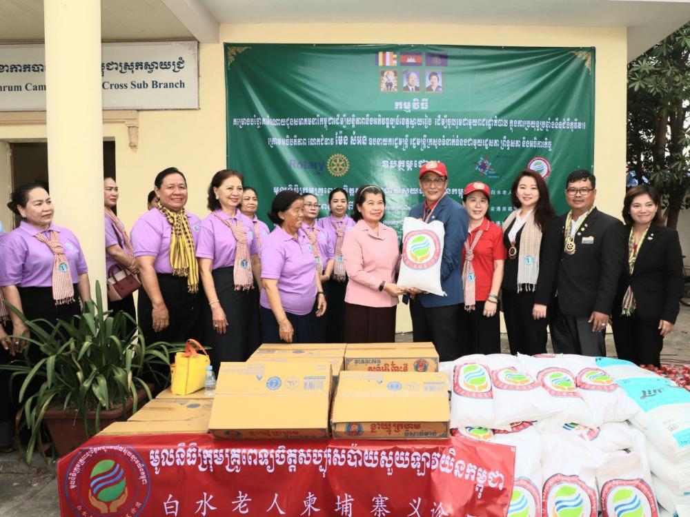 លោកជំទាវ ម៉ែន សំអន ផ្ដាំផ្ញើរដល់សប្បុរសជនក៍ដូចប្រជាពលរដ្ឋរត្រូវបន្តការប្រយ័ត្នចំពោះជម្ងឺ​ COVID-19