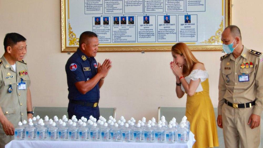 ក្រុមហ៊ុនអេឡេណា ឧបត្ថម្ភជេលលាង២២៥ដប ជូនដល់ស្នងការដ្ឋាននគរបាលរាជធានីភ្នំពេញ សម្រាប់កម្លាំងប្រើប្រាស់បង្ការទប់ស្កាត់ជំងឺឆ្លងកូវីដ១៩