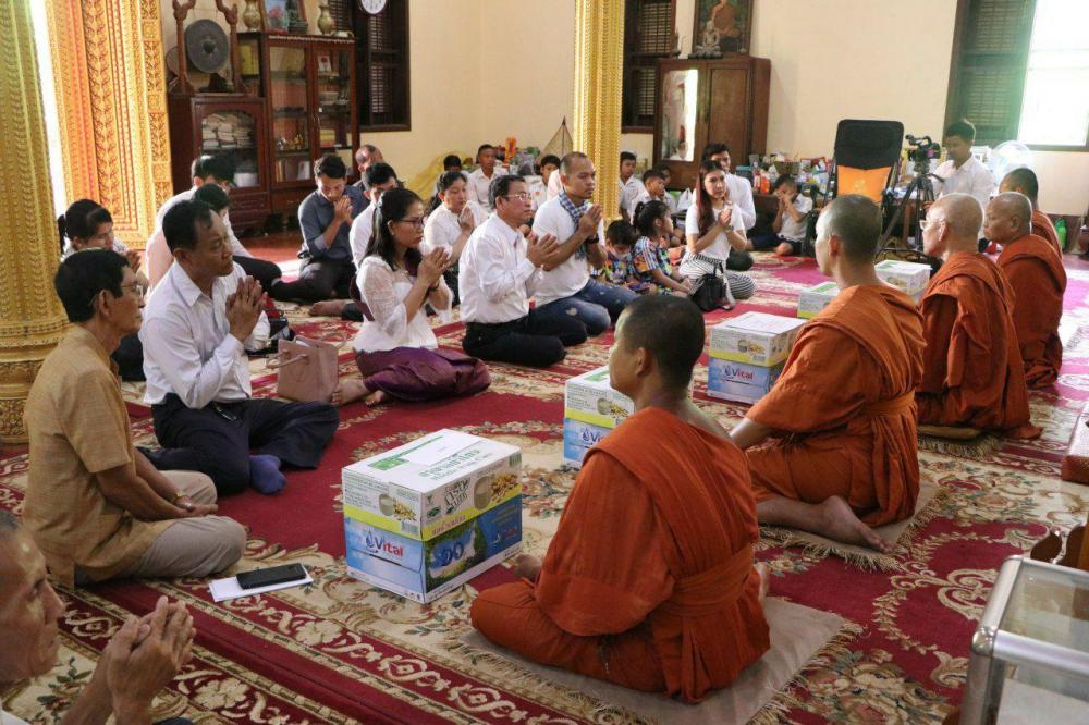 ឯកឧត្តម ប៉ោ ពុទ្ធារិទ្ធ នាំយកទេយ្យវត្ថុ និងបច្ច័យរបស់ឯកឧត្តម ខៀវ កាញារីទ្ធ រដ្ឋមន្ត្រីក្រសួងព័ត៌មាន និងលោកជំទាវ ប្រគេនព្រះសង្ឃគង់ចាំព្រះវស្សាក្នុងវត្ដរាជបូព៌នៃសៀមរាប ដើម្បីទ្រទ្រង់ចង្ហាន់ ក្នុងអំឡុងពេលវិបត្តិកូវីដ.១៩