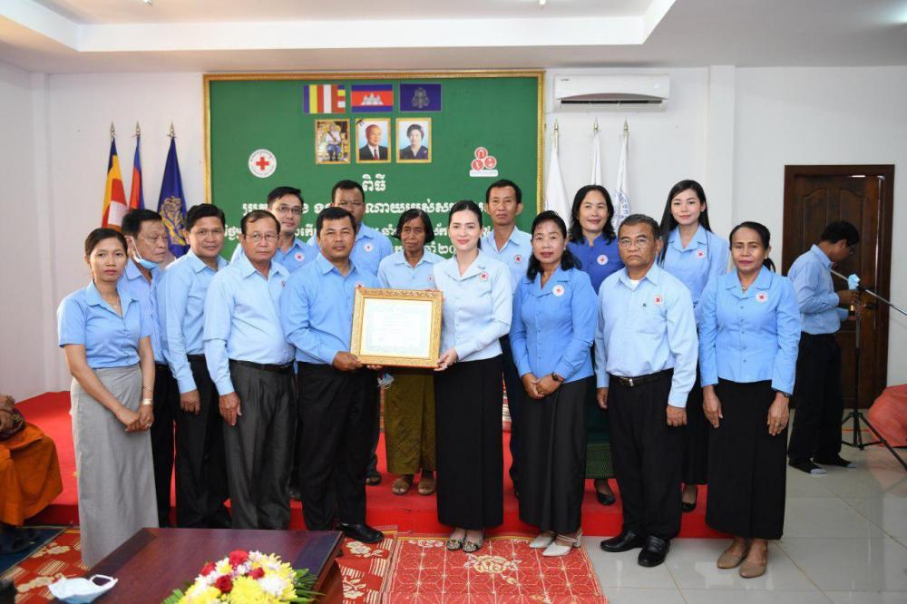 សាខាកាកបាទក្រហមកម្ពុជាខេត្តសៀមរាប ទទួលទេយ្យទានពីព្រះសង្ឃ និងទទួលអំណោយពីថ្នាក់ដឹកនាំសាសនាឥស្លាម  ថ្នាក់ដឹកនាំសាសនាគ្រឹស្ទ ព្រមទាំងទទួលថវិកាពីសប្បុរសជន