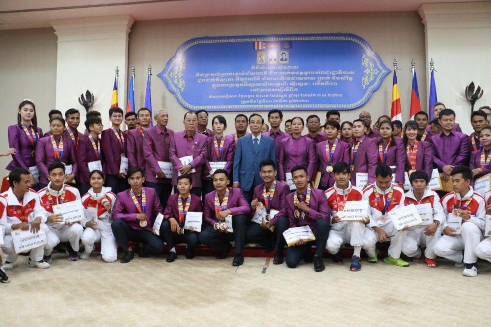 ម្ចាស់មេដាយស៊ីហ្គេមនៅហ្វីលីពីនទទួលបានប្រាក់រង្វាន់ពីរាជរដ្ឋាភិបាលកម្ពុជា និងសម្តេចតេជោ ហ៊ុន សែន និងសម្តេចកិត្តិព្រឹទ្ធបណ្ឌិត ប៊ុនរ៉ានី ហ៊ុនសែន
