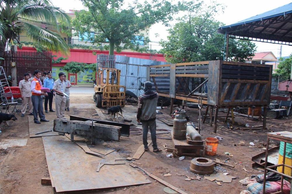 សមត្ថកិច្ចចុះបិទទីតាំងជួសជុលរថយន្តធុនធំ “ឆាយ ឈាន” នៅសង្កាត់ទឹកថ្លាក្រុងសិរីសោភ័ណ