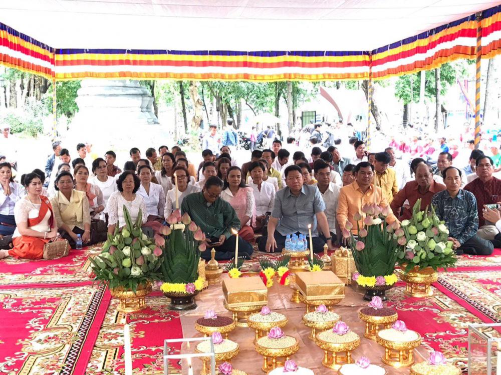 អាជ្ញាធររាជធានីភ្នំពេញធ្វើពិធីបួងសួងសុំសេចក្តីសុខក្នុងឱកាសប្រារព្ធពិធីបុណ្យអុំទូក
