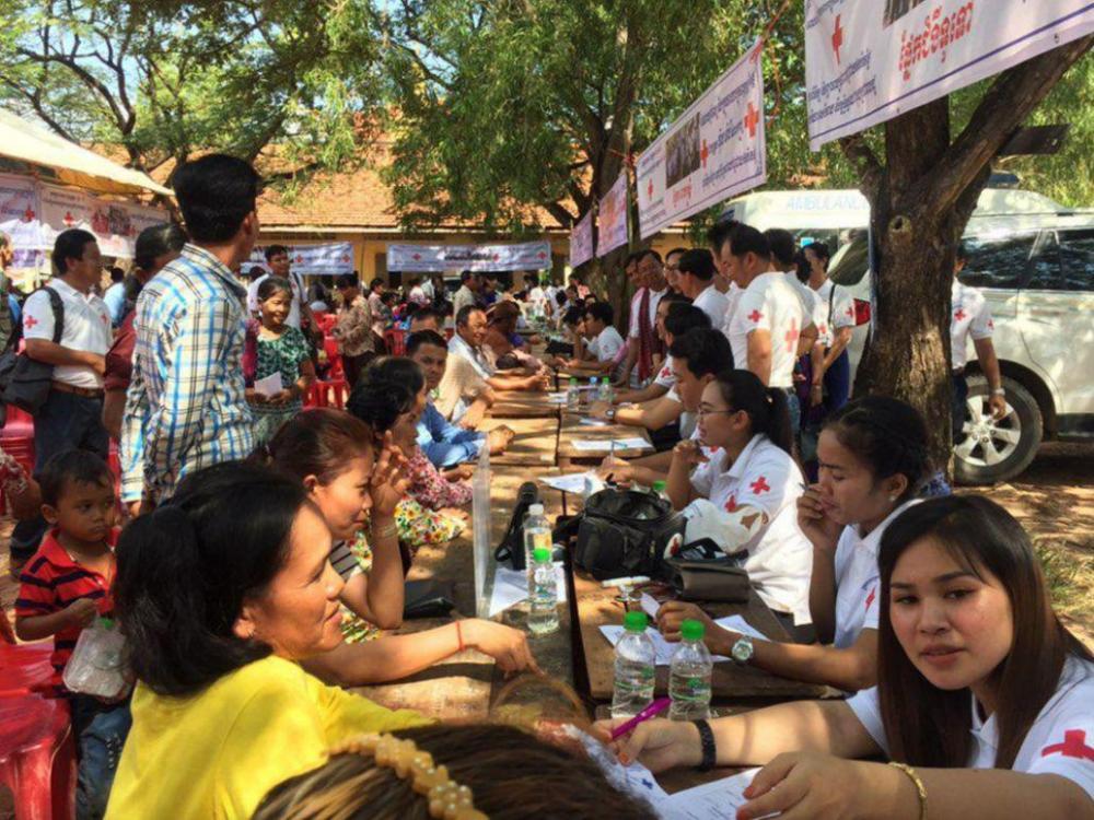 រយៈពេល៧២ខែ (២០១២-២០១៨) ក្រុមការងារគ្រូពេទ្យស្ម័គ្រចិត្តឯ,ឧ ហ៊ុន ម៉ានី ចំនួន៤,២៧៥នាក់ បានចុះពិនិត្យនិងព្យាល​បាលជូនប្រជាពលរដ្ឋដោយឥតគិតថ្លៃ បានចំនួន៣៧៧,៤៣៤នាក់