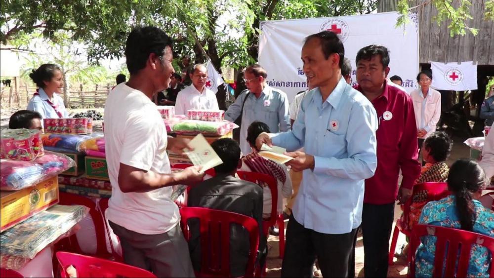 ប្រជាពលរដ្ឋងាយរងគ្រោះចំនួន២៣គ្រួសារ នៅស្រុកកោះញែកទទួលអំណោយមនុស្សធម៌ពីសាខាកាកបាទក្រហមកម្ពុជាខេត្តមណ្ឌលគិរី