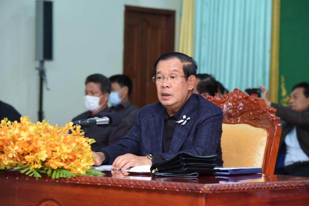 សម្ដេចតេជោ អញ្ជើញសំណេះសំណាលជាមួយមន្ត្រីរាជការ និងក្រុមការងារបច្ចេកទេស ស្ថាបនាហេដ្ឋារចនាសម្ព័ន្ធ ផ្លូវ ក្រុងព្រះសីហនុ