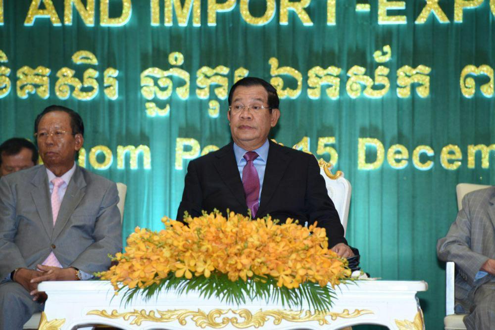 សម្តេចតេជោ ហ៊ុន សែន អញ្ជើញប្រគល់សញ្ញាបត្រជូននិស្សិតពេទ្យ២,៥៨៨នាក់ នៅព្រឹកនេះ