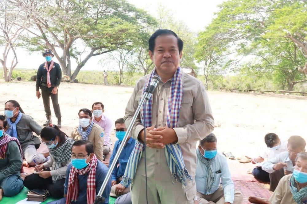 អាជ្ញាធរស្រុកតាំងគោកចុះសួរសុខទុក្ខ និងសំណេះសំណាលបងប្អូន នៅភូមិគោកត្របែក