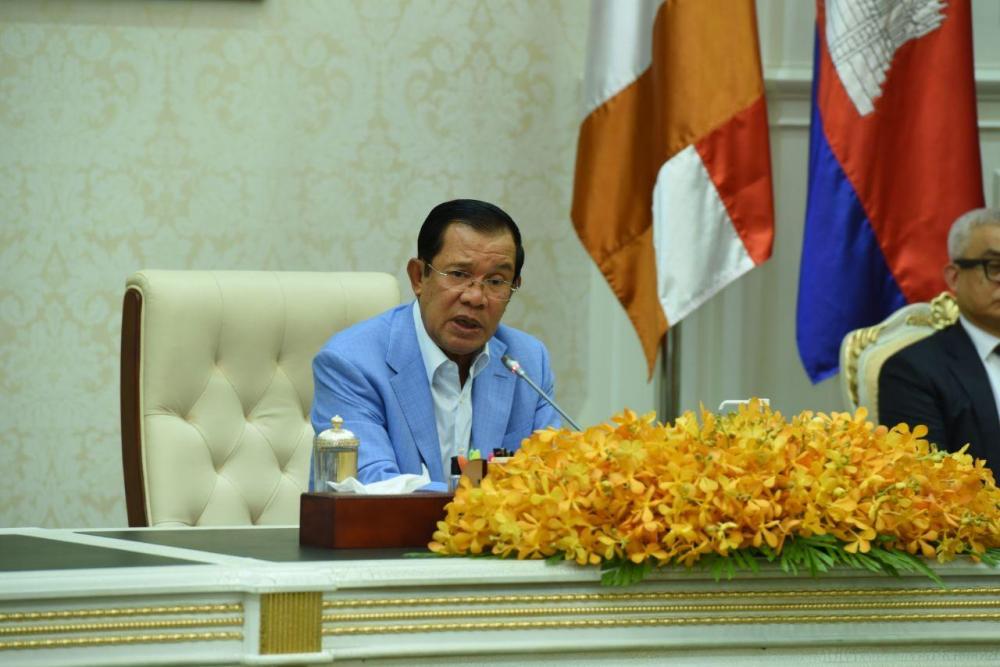 សម្ដេចតេជោ សម្រេចផ្អាកចូលឆ្នាំខ្មែរ មន្ត្រីរាជការ បុគ្គលិកក្រុមហ៊ុនឯកជន ត្រូវធ្វើការធម្មតា ដើម្បីទប់ស្កាត់ការឆ្លងជំងឺកូវីដ១៩