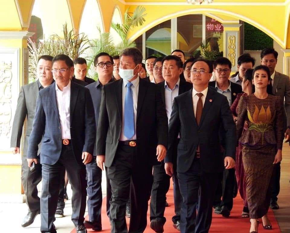 ក្រុមហ៊ុន Royal Group Koh Rong Development Company និងក្រុមហ៊ុន Sinohydro Corporations ចុះហត្ថលេខាលើកិច្ចព្រមព្រៀងសាងសង់ផ្លូវបេតុងនៅលើតំបន់អភិវឌ្ឍន៍កោះរ៉ុង ក្រុងកោះរ៉ុង ដោយគ្រោងចំណាយ៣៥លានដុល្លាអាម៉េរិក