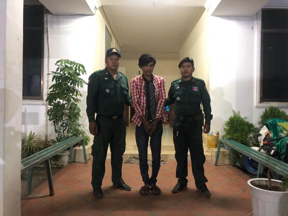 នគរបាលខណ្ឌសែនសុខចាប់ខ្លួនជនសង្ស័យម្នាក់ ក្នុងចំណោម បក្ខពួក២នាក់ ពាក់ព័ន្ធ ករណី ឆក់ទូរស័ព្ទដៃ