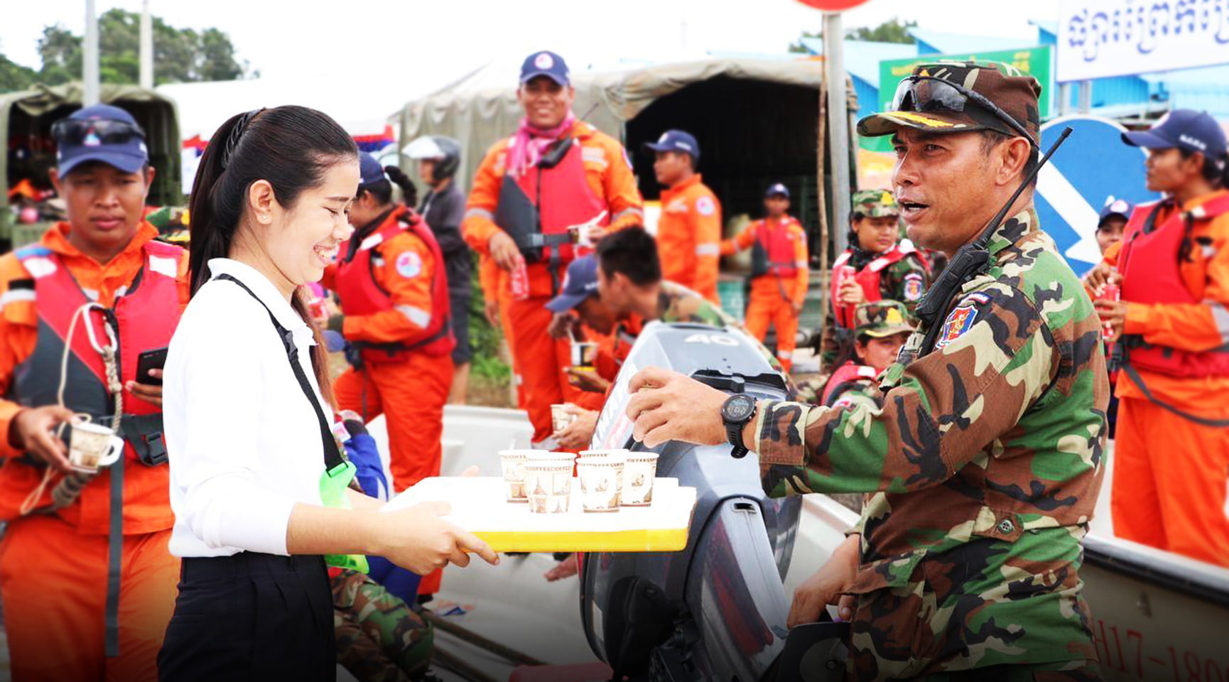 កងទ័ពបន្តប្រតិបត្តិការដឹកជញ្ជូនជំនួយសង្គមរបស់រាជរដ្ឋាភិបាល សម្រាប់ចែកជូនប្រជាពលរដ្ឋនៅតំបន់ក្រហមបិទខ្ទប់