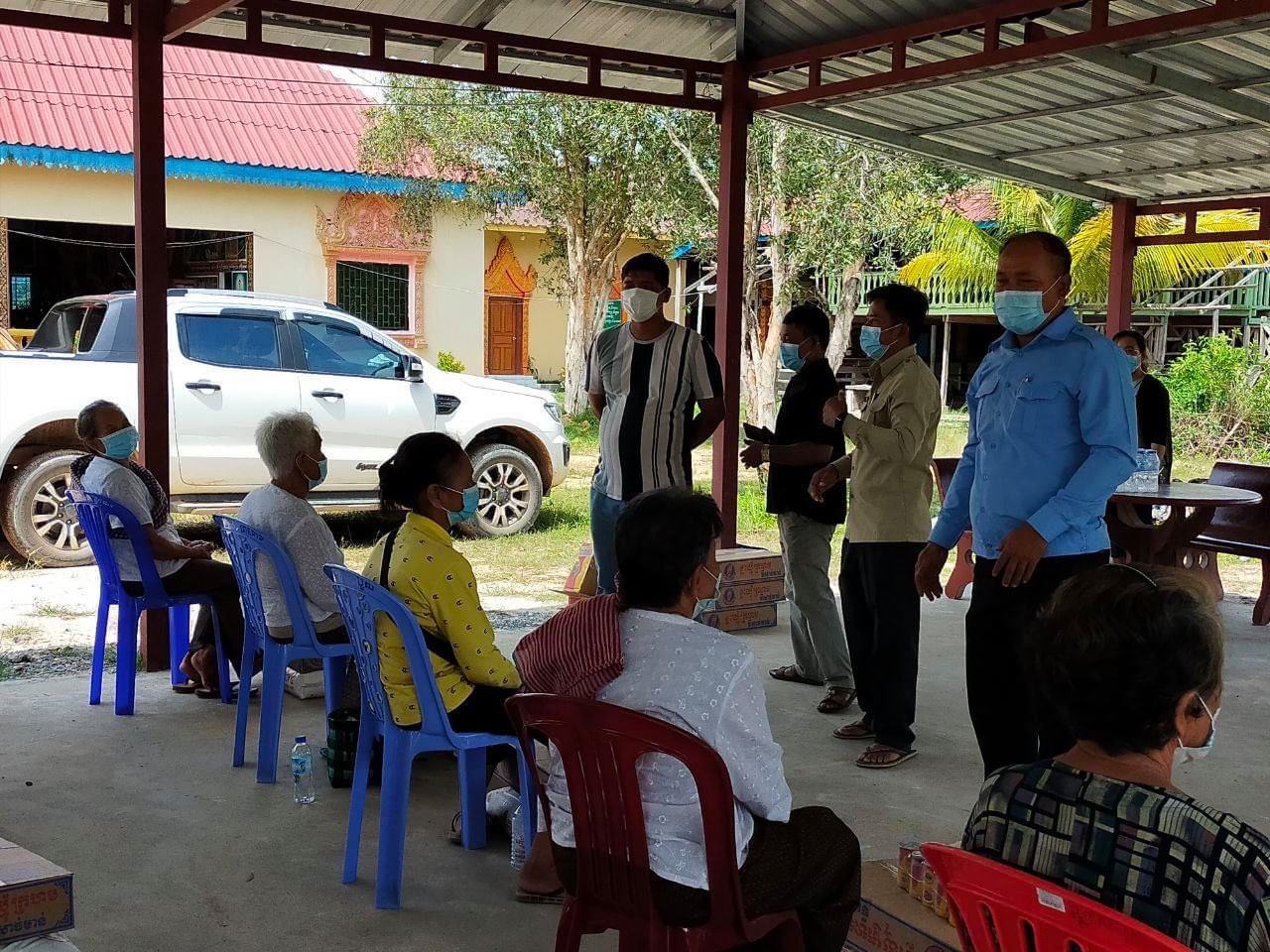 ប្រជាពលរដ្ឋ៩៣គ្រួសារ ទទួលបានអំណោយពីសប្បុរសជនតាមរយះរដ្ឋបាលសង្កាត់កោះរ៉ុង ក្រុងកោះរ៉ុង ខេត្តព្រះសីហនុ