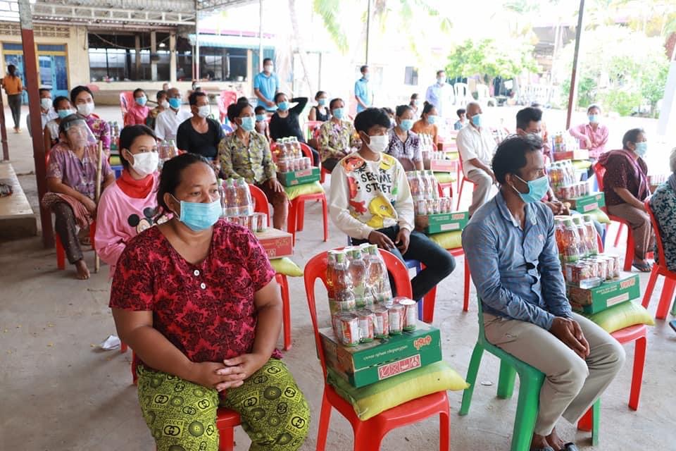 ប្រជាពលរដ្ឋមានជីវភាពខ្វះខាត ចំនួន ១២០គ្រួសារ ទទួលបានអំណោយពីរដ្ឋបាលខេត្តកណ្ដាល