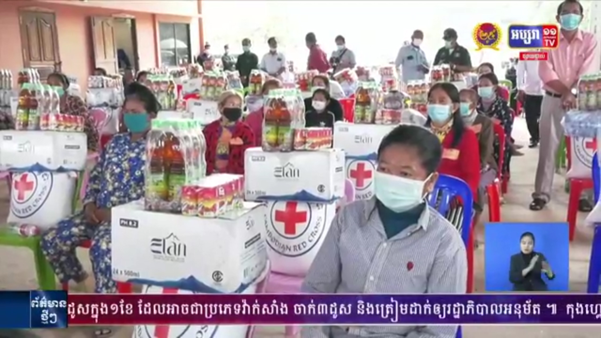 ចំនួន៩៨ គ្រួសារ ក្នុងស្រុកជុំគិរី ទទួលបានអំណោយមនុស្សធម៌ កាកបាទក្រហមកម្ពុជា